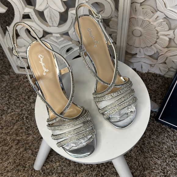 New Women Qupid silver Nubuck Peep Toe Criss Cross Rhinestone heel BRAND NEW! - Picture 4 of 9